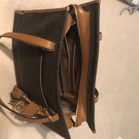 Michael Kors MK brown and tan leather bag - Picture 4 of 5